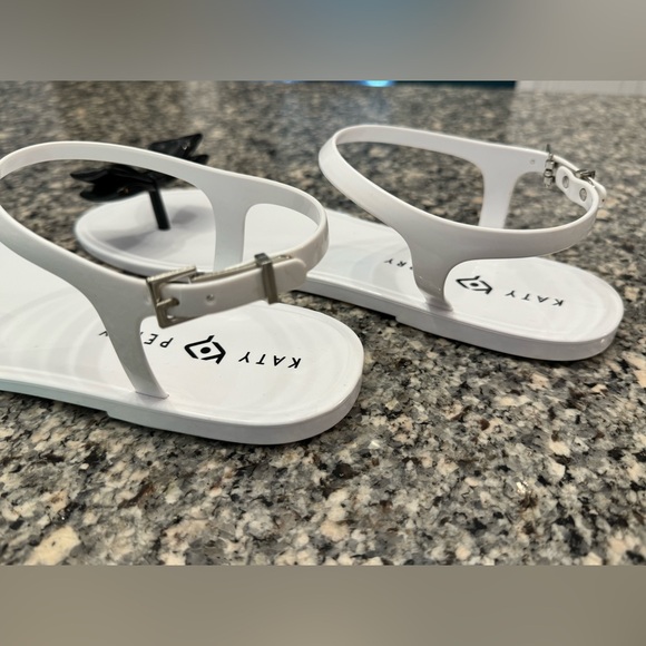 Katy Perry Collection White and Black bow Sandals size 11 - Picture 4 of 8